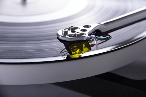 REGA PLANAR 10 met ALPHELION 2 MC wit platenspeler - Afbeelding 8